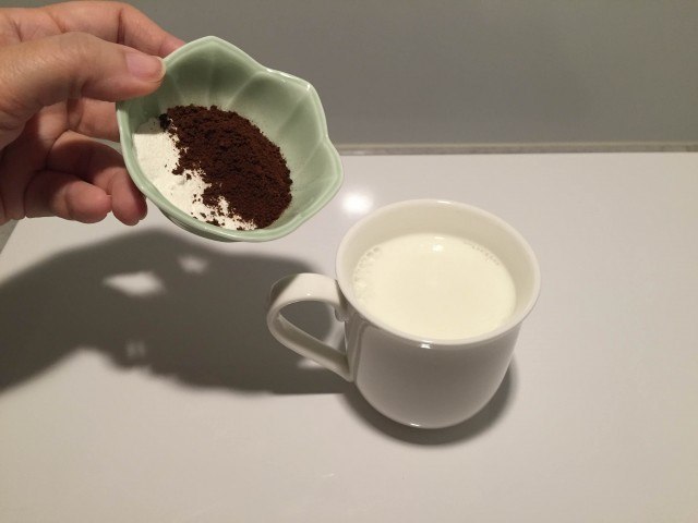 ホワイトチョコレートコーヒー_ミルクにホワイトチョコとコーヒー