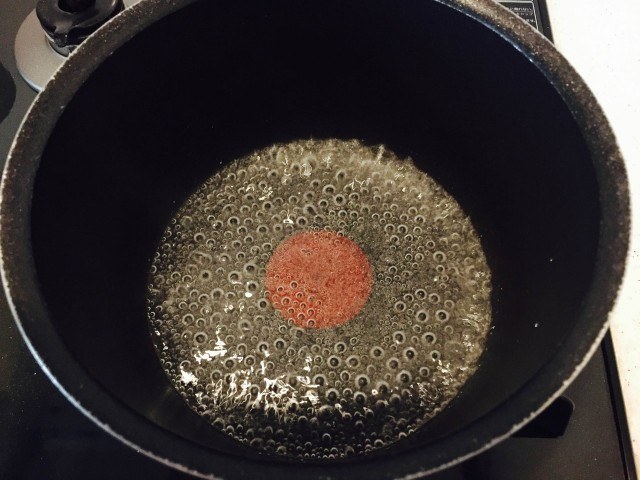 ミントシロップの作り方_鍋を火にかけ沸騰させる