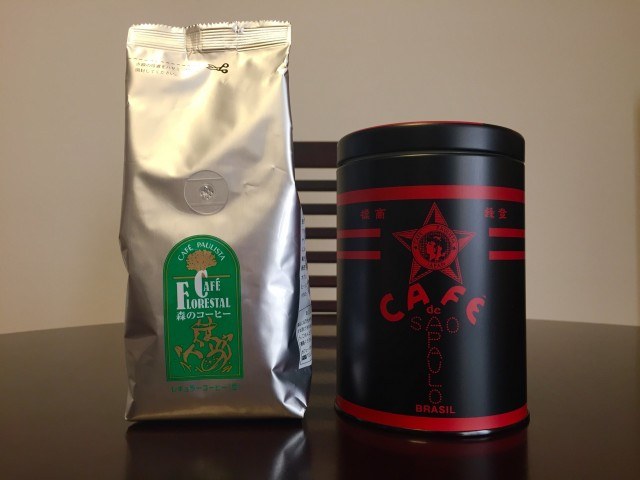 カフェーパウリスタ森のコーヒー袋と缶