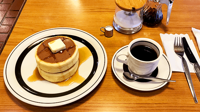 ピノキオ_コーヒーとホットケーキ