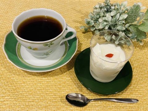 コーヒーと杏仁豆腐 480x360